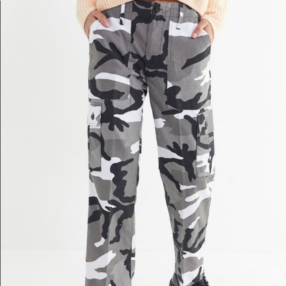 URBAN OUTFITTERS VINTAGE CAMO PANTS